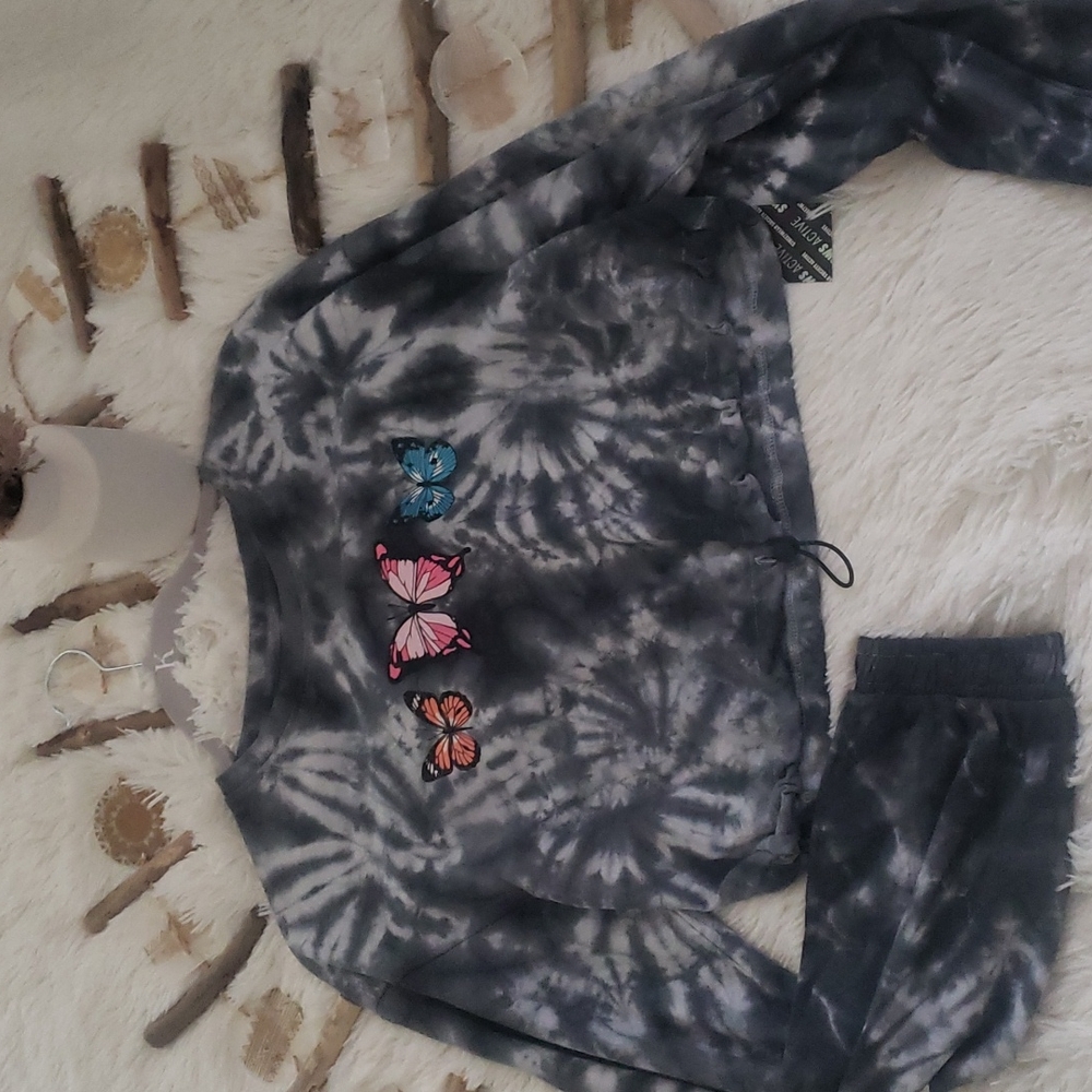 New butterfly crop sweatshirt